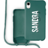 Coverzs Coverzs Funda con cuerda de silicona iPhone Xr (verde oscuro) - Nombre + Nombre - Vertical Coverzs Coverzs Funda con cuerda de silicona iPhone Xr (verde oscuro) - Nombre + Nombre - Vertical