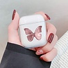 ShieldCase ShieldCase Funda Airpods con besos de mariposas ShieldCase ShieldCase Funda Airpods con besos de mariposas