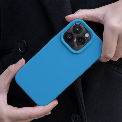Coverzs Coverzs Funda silicona sólida iPhone 14 Pro Max (azul claro)