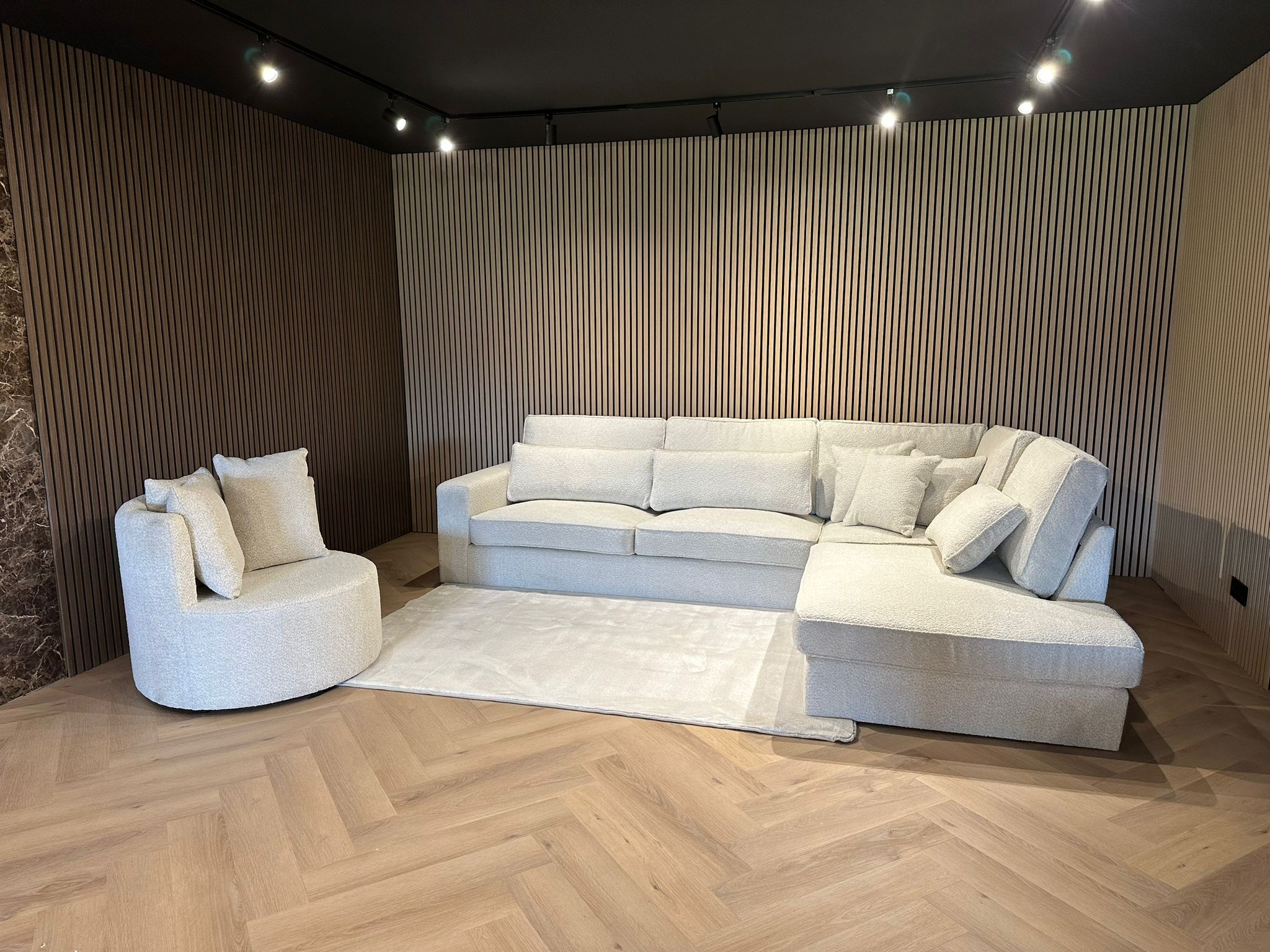 Scandinavie Bank + Loveseat - Manzilon | Executive furniture