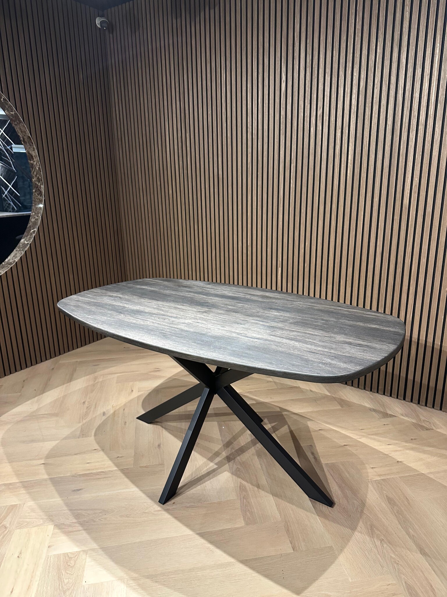 Eettafel Deens Ovaal Zwart - Manzilon | Executive furniture