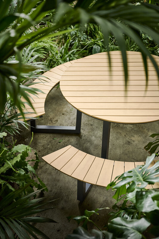 The Outsider The Outsider Fredo Picknicktafel Rond 242cm Polywood