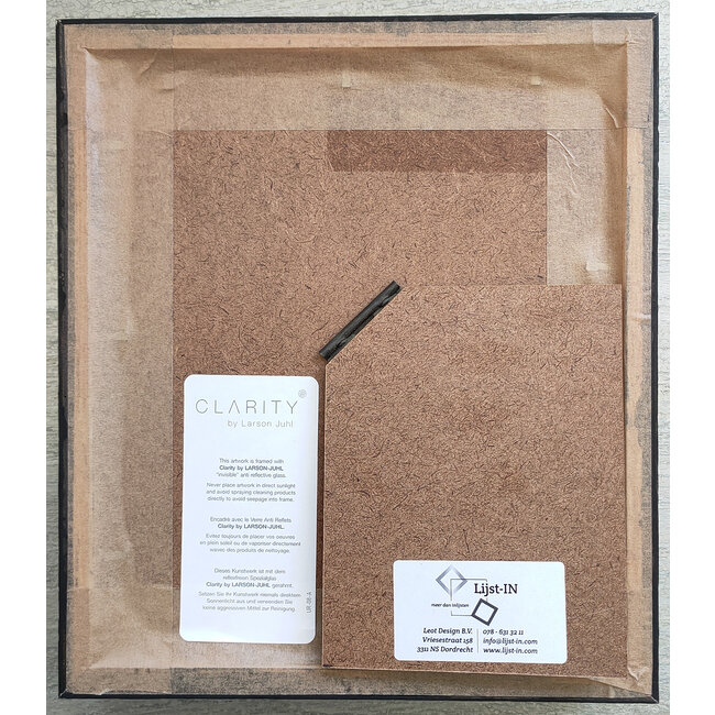 Hartog Mira den (1977) - Ets - dame met paraplu in landschap