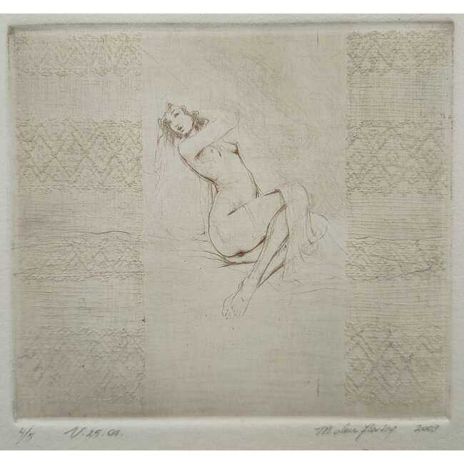 Hartog Mira den (1977) - Ets - Naakt op bed tussen patronen