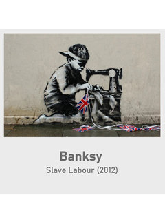 Allernieuwste.nl® Canvas Schilderij * Banksy Kinderarbeid - Slave Labour * - Kunst aan je Muur - Popart Street-Grafitti -  50 x 75 cm