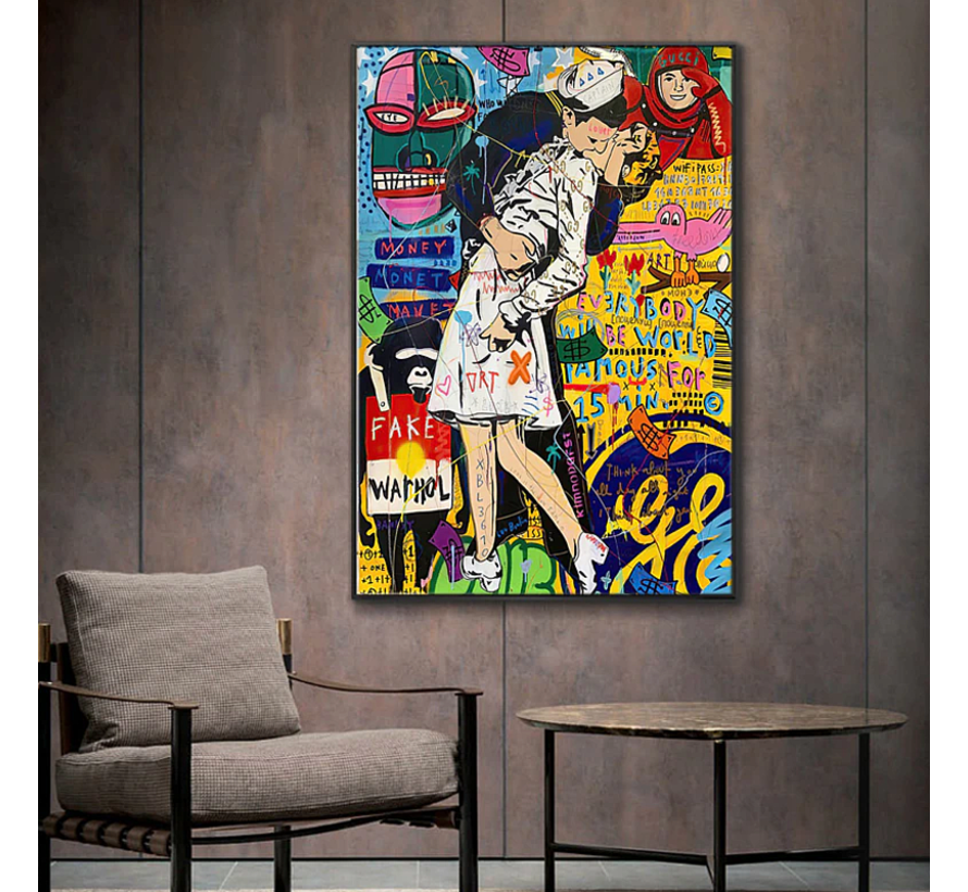 Allernieuwste.nl® Canvas Schilderij 1945 Beroemde Bevrijdingskus Times Square - Modern Graffiti StreetArt - Iconisch - 40 x 60 cm - Kleur