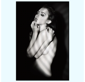 Allernieuwste.nl® Canvas Schilderij Dromerig Naakt - Photo Art - Realistisch - Poster - 60 x 90 cm - Zwart Wit