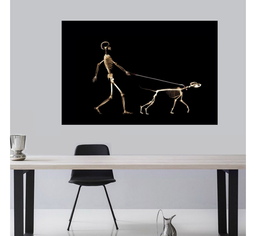 Allernieuwste.nl® Canvas Schilderij Wandelende Skeletten Mens en Hond - Poster - Kunst - 60 x 90 cm - Zwart Wit