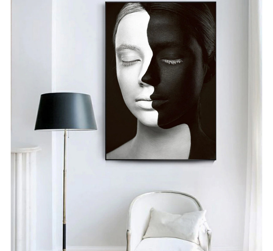 Canvas Schilderij * Berustende Vrouw in Zwart en Wit * - Kunst aan je Muur - Modern Realistisch - ZwartWit - 50 x 70 cm