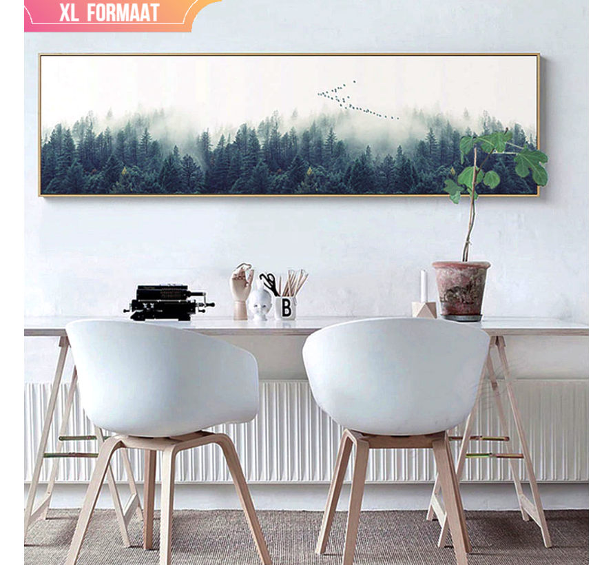 Allernieuwste.nl® Canvas Schilderij Mistig Noors Bos Landschap - Realistisch - Slaapkamer - Poster - 40 x 160 cm - Kleur