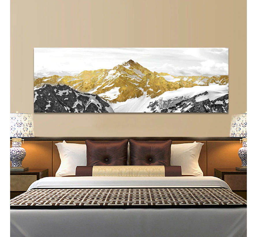 Allernieuwste.nl® Canvas Schilderij Berglandschap Gouden Bergen - Romantisch Abstract - 50 x 150 cm - Kleur