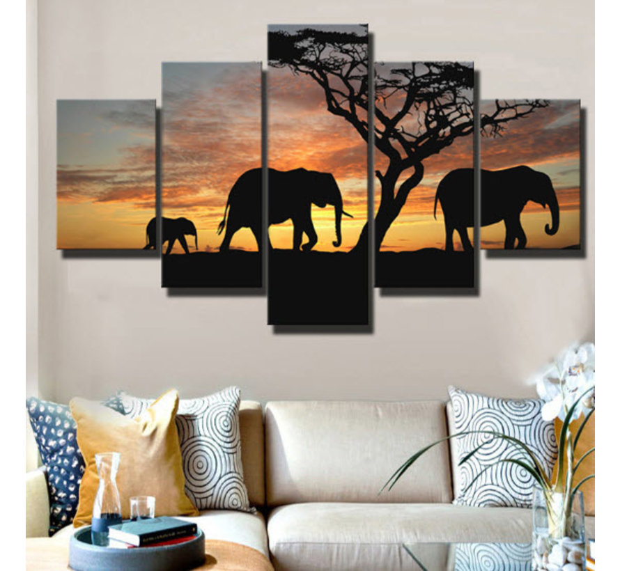 Allernieuwste.nl® 5-Luik Canvas Schilderij Olifanten Zonsondergang - Moderne Kunst - Poster - Dieren - 60 x 100 cm - Kleur