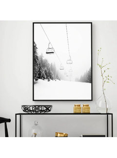 Allernieuwste.nl® Canvas Schilderij * Mistig Berg Landschap Sneeuw #1 * - Kunst aan je Muur - Realistisch - Staand - 50 x 70 cm