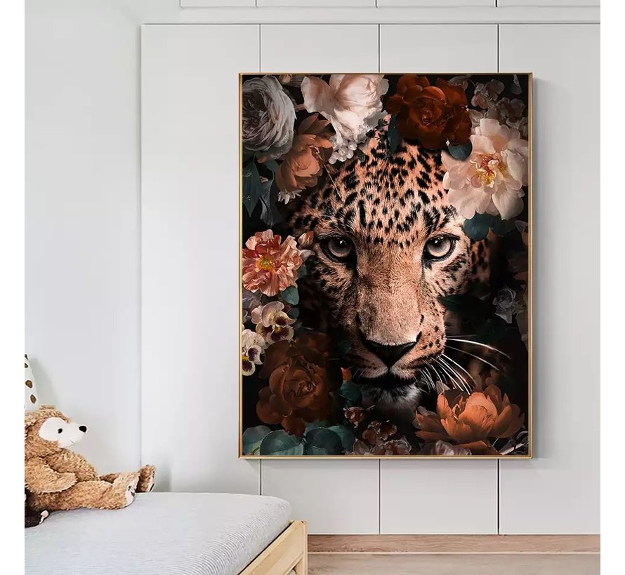 Allernieuwste.nl® Canvas Schilderij Luipaard in de Jungle - Modern - Natuur  - Woonkamer - 60 x 80 cm - Kleur