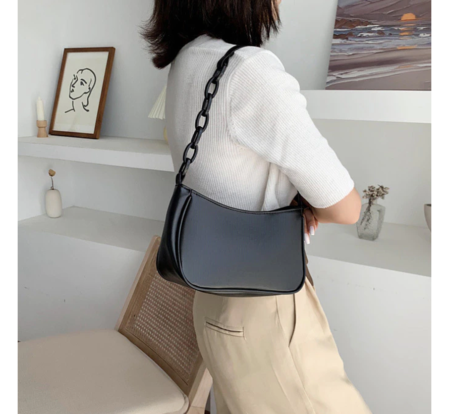 Design Schoudertas met Opvallende Kettingriem - Modetas - 23.5 x 13 x 7 cm - Kleur Zwart