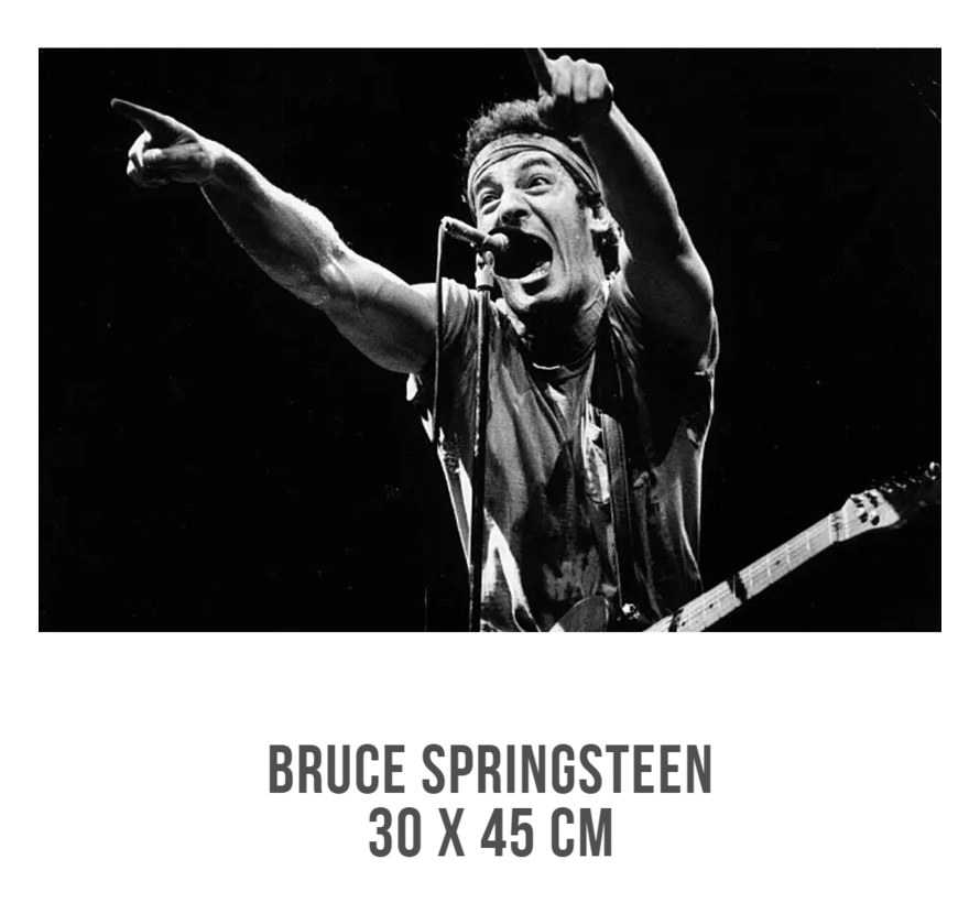 Allernieuwste® Canvas Schilderij Bruce Springsteen In Concert - Amerikaanse rockzanger, gitarist en singer-songwriter - Zwart Wit - 30 x 45 cm