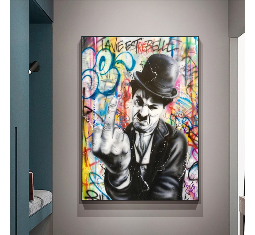 Allernieuwste.nl® Canvas Schilderij Charlie Chaplin Middelvinger Grappig - Acteur Artiest Regisseur - Graffiti - kleur - 50 x 70 cm