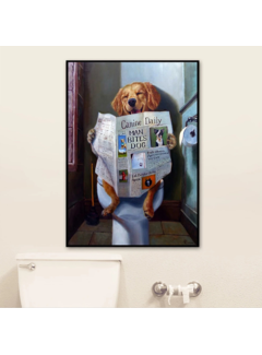 Allernieuwste.nl® Canvas Schilderij Grappige Hond Leest Krant Op WC - 50 x 70 cm