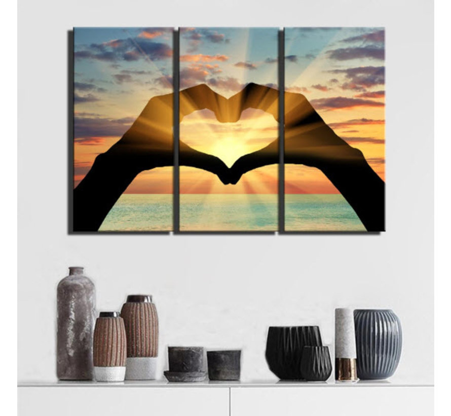 Allernieuwste.nl® 3-Luik Canvas Schilderij Liefdevolle handen bij zonsondergang - Moderne Kunst - Poster - 270 x 60 cm - Kleur