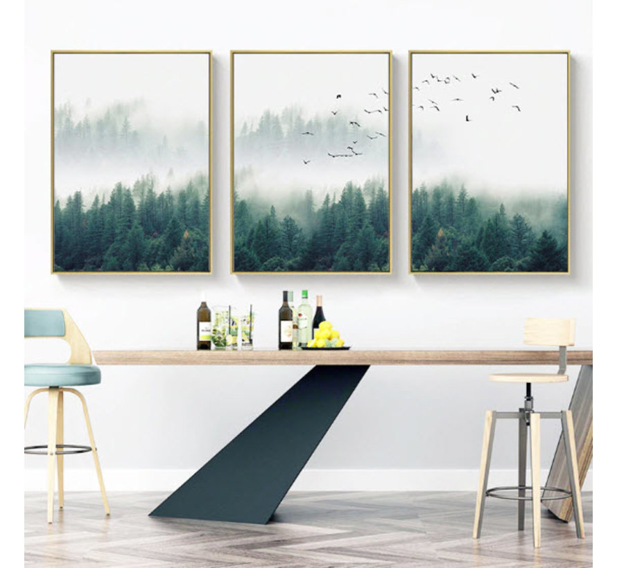 Allernieuwste.nl® 3-Delig Canvas Schilderij - MISTIG BOS - Noors bos met vogels - Woonkamer - Natuur - Poster - 3x 40x60cm - Kleur