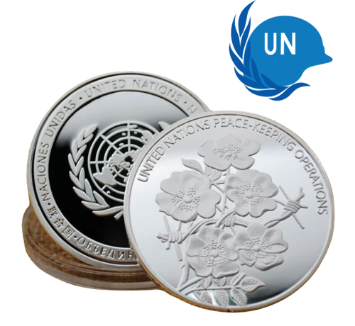 Allernieuwste.nl® Allernieuwste.nl® United Nations Peacekeeping UNP Herdenkingsmunt - VN-vredeshandhavers - Blauwhelmen - Zilver - Geschenk - Ø 40 mm