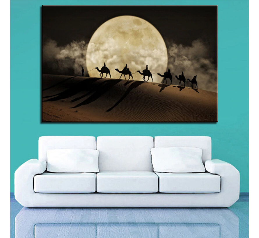 Allernieuwste.nl® Canvas Schilderij * Kamelen Karavaan in Sahara bij Volle Maan * - Modern Romantisch - kleur - 70 x 100 cm