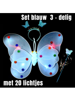 Allernieuwste.nl® 3-Delige SET BLAUWE Lichtgevende Vlinder Vleugeltjes met 20 Gekleurde Lampjes + Diadeem + Toverstaf voor Meisjes- 35 x 48 cm