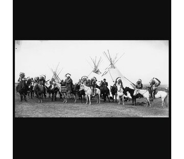 Allernieuwste.nl® Canvas Schilderij Oorspronkelijk Indianen Stam met Wigwam - 50 x 100 cm