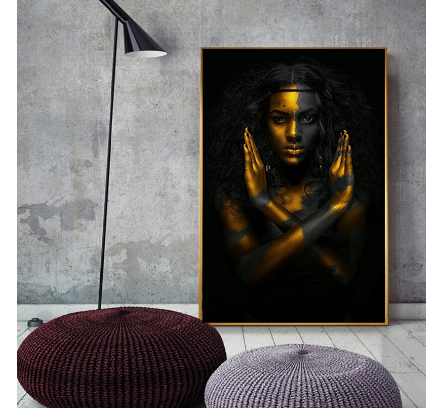 Allernieuwste.nl® Canvas Schilderij Mystieke Afrikaanse Vrouw in Goud - Kunst aan je Muur - Kleur - 50 x 70 cm