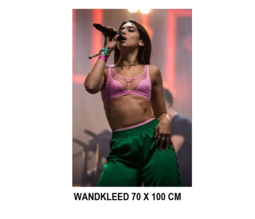 Allernieuwste.nl Wandkleed Dua Lipa - 70 x 100 cm