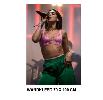 Allernieuwste.nl Wandkleed Dua Lipa - 70 x 100 cm