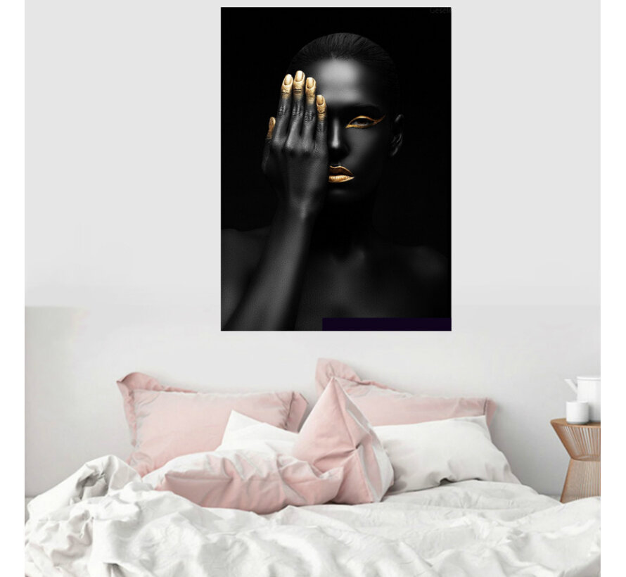 Allernieuwste.nl® Canvas Schilderij Vrouw met Gouden Vingers - Kunst - Poster - Mens - Reproductie - 60 x 80 cm - Zwart Goud