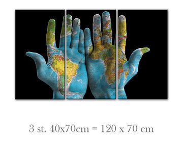 Allernieuwste.nl Canvas Schilderij 3-luik Wereldkaart op Handen - 3st 40 x 70 cm