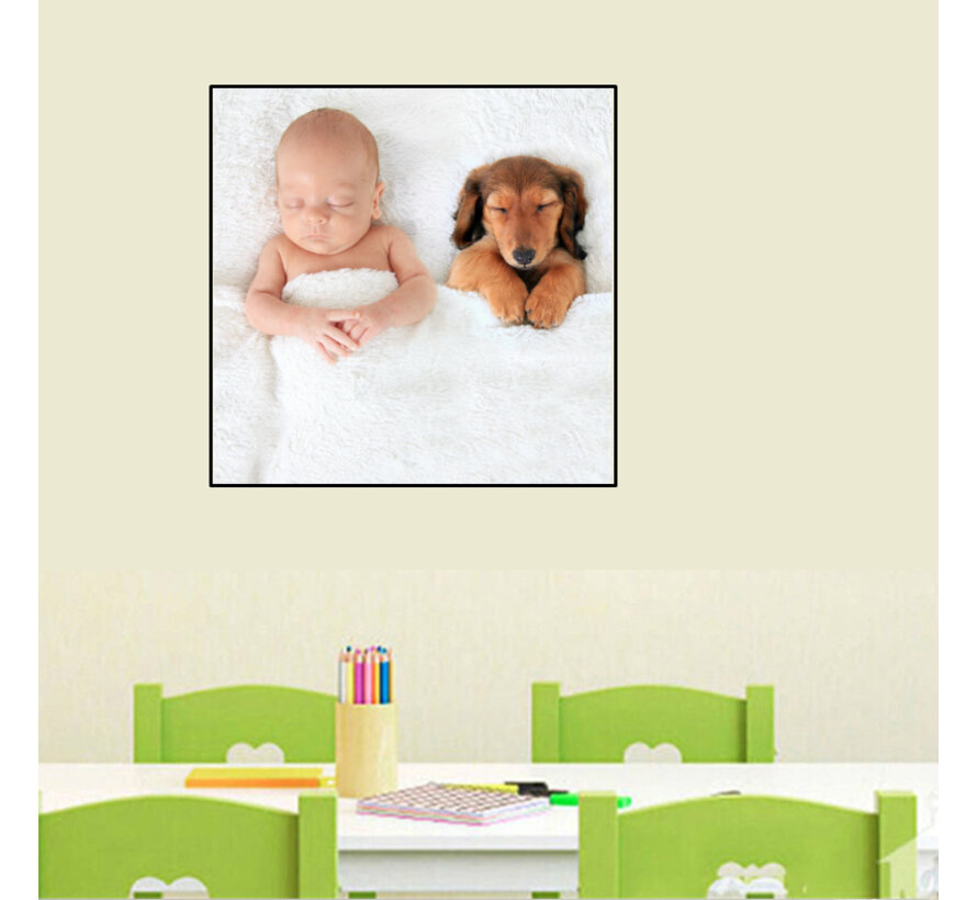 Allernieuwste.nl® Canvas Schilderij Slapende Baby en Puppy - Kunst aan je Muur - Romantisch - kleur - 50 x 50 cm
