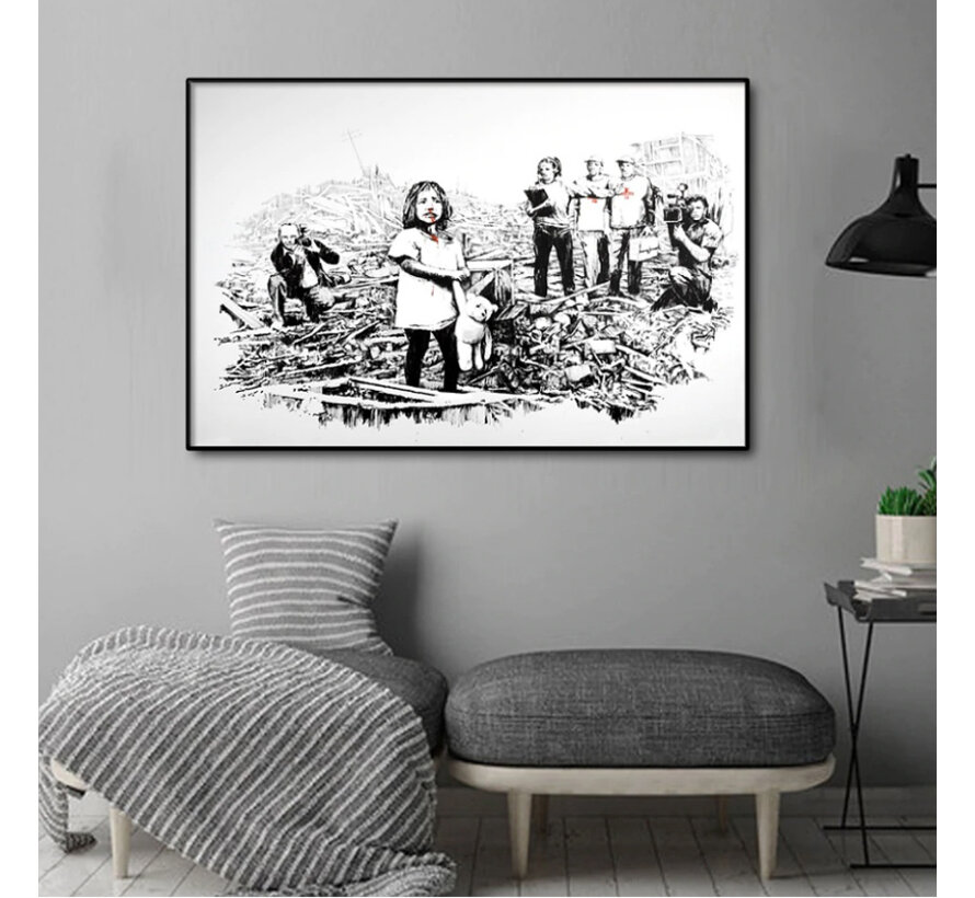 Allernieuwste.nl® Canvas Schilderij Banksy MEDIA-ramp - Graffiti Art - Zwart wit - 40 x 50 cm