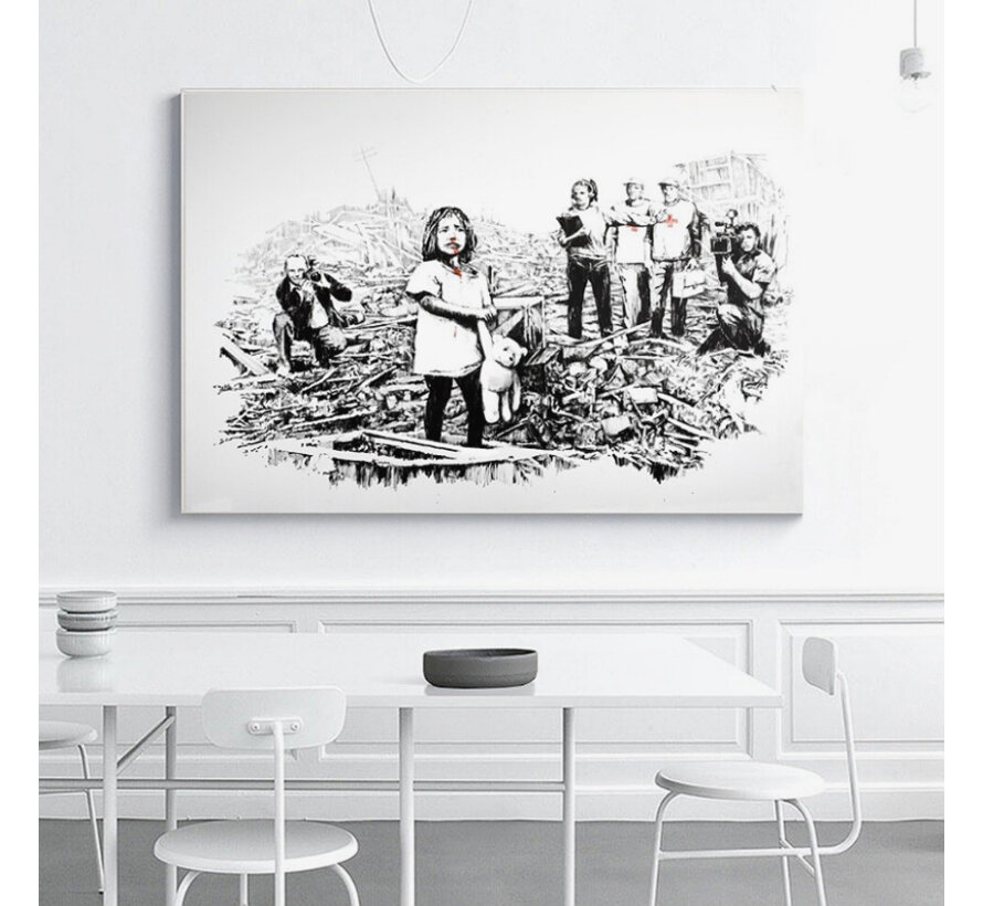Allernieuwste.nl® Canvas Schilderij Banksy MEDIA-ramp - Graffiti Art - Zwart wit - 40 x 50 cm