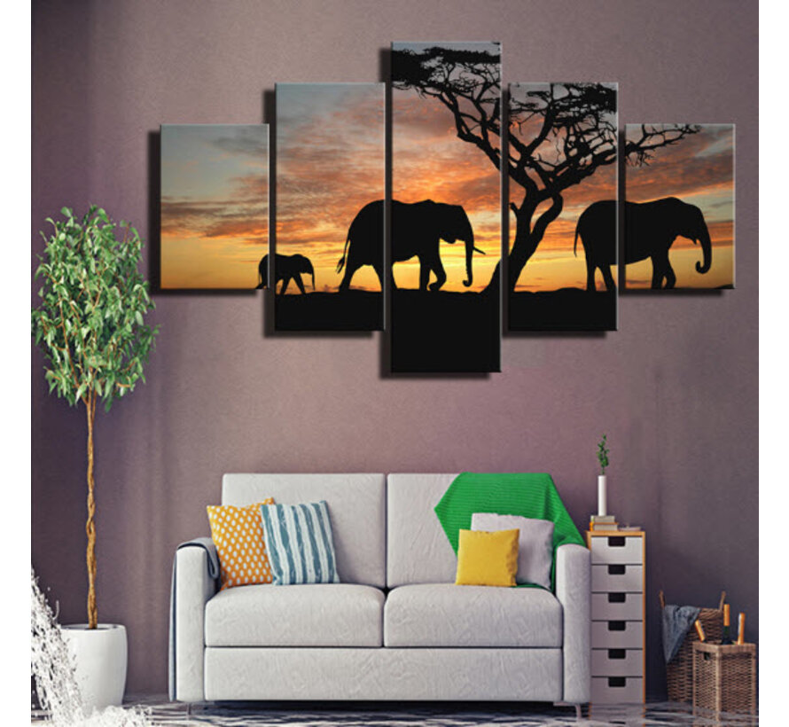 Allernieuwste.nl® 5-Luik Canvas Schilderij Olifanten Zonsondergang - Moderne Kunst - Poster - Dieren - 60 x 100 cm - Kleur