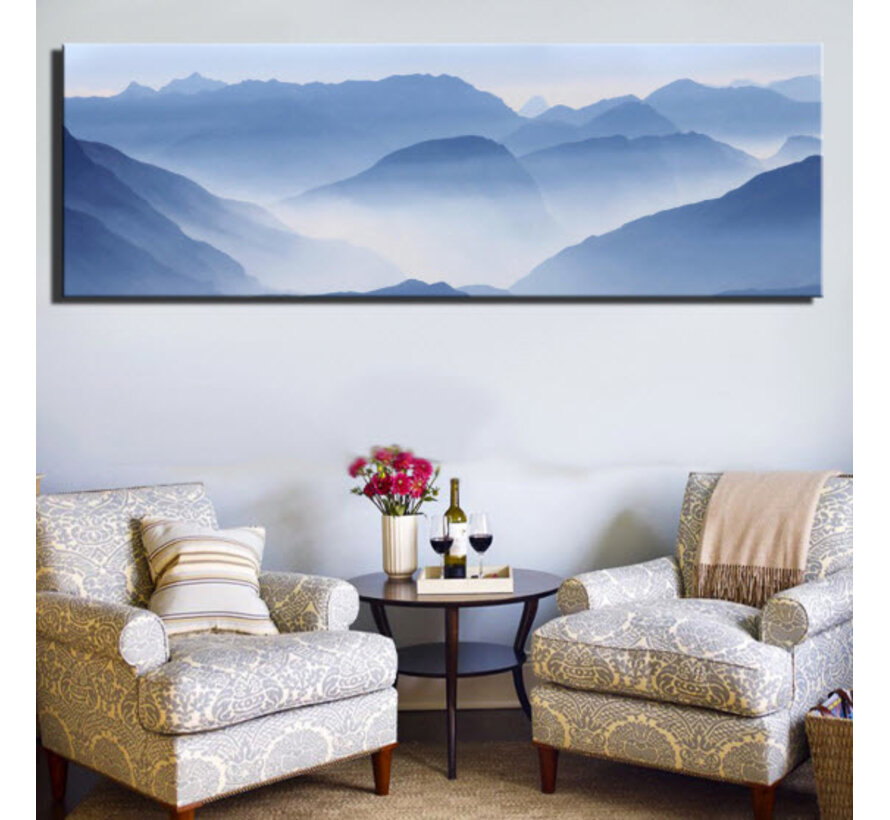 Allernieuwste.nl® Canvas Schilderij Wolken in Bergen Blauw - Moderne kunst - Poster - 40 x 120 cm - Kleur