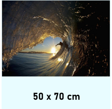 Allernieuwste.nl Canvas Schilderij Surfer in een Golf bij Zonsondergang - 50 x 70 cm