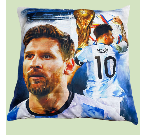 Allernieuwste.nl Allernieuwste.nl® Kussen Messi Wint WK Voetbal Kussenhoes Polyester Peach Skin Perzikhuid - Voetbal Wereldkampioen Kussenovertrek - kleur 45 x 45 cm