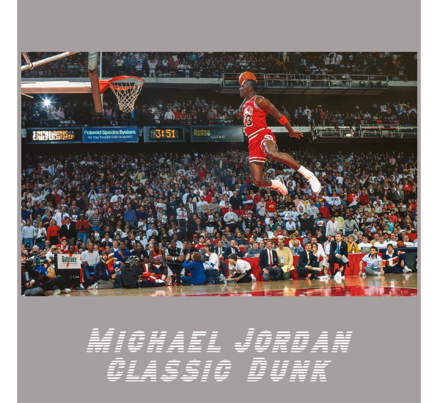 Allernieuwste.nl® Canvas Schilderij Michael Jordan Classic Dunk - Sport - Actiefoto - Poster - 50 x 70 cm - Kleur