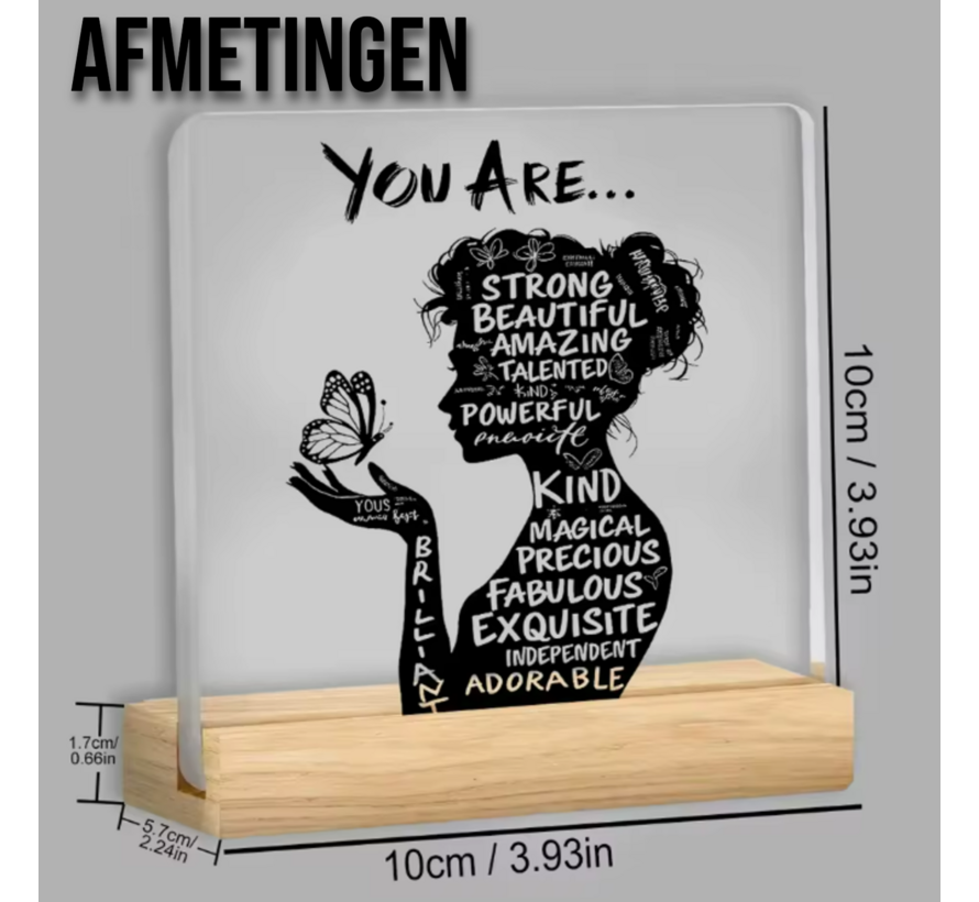 Allernieuwste.nl® Inspirerend Acryl Bureau Bord – “You Are Strong, Beautiful & Enough” Decoratie met Houten Standaard – 10 x 10 cm