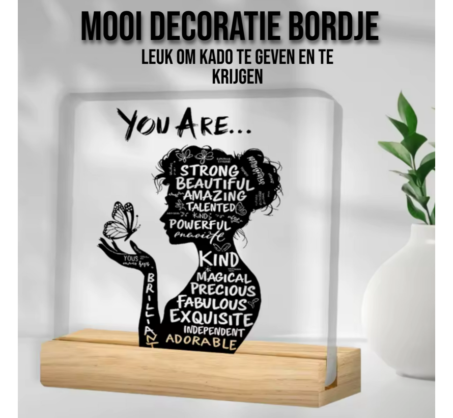 Allernieuwste.nl® Inspirerend Acryl Bureau Bord – “You Are Strong, Beautiful & Enough” Decoratie met Houten Standaard – 10 x 10 cm