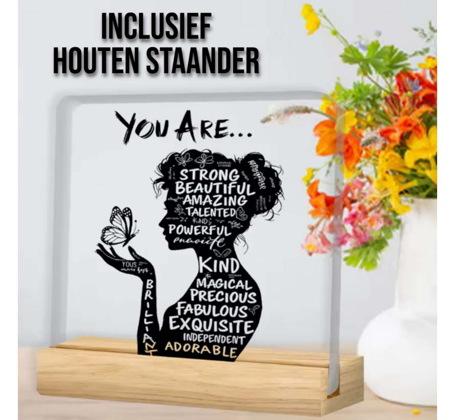 Allernieuwste.nl® Inspirerend Acryl Bureau Bord – “You Are Strong, Beautiful & Enough” Decoratie met Houten Standaard – 10 x 10 cm