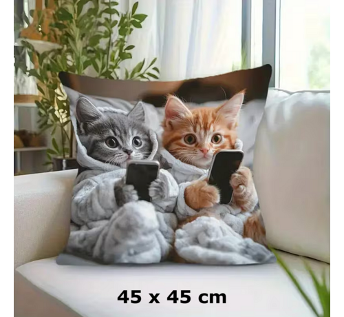 Allernieuwste.nl Allernieuwste.nl® Kussen Twee Katten op Telefoon - Kussenhoes polyester peach skin Perzikhuid – 45 x 45 cm