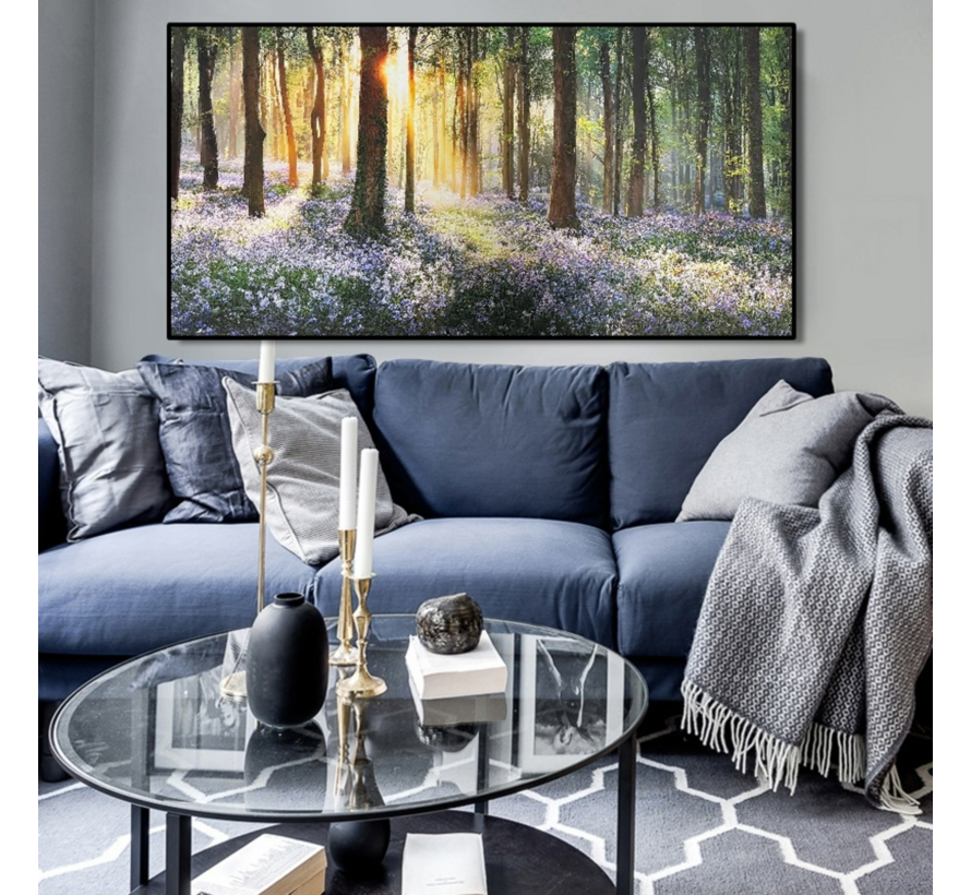 Allernieuwste.nl® Canvas Schilderij Boslandschap met Paarse Bloemen - 50x100 cm – Natuur Muurdecoratie – Wanddecoratie – Poster