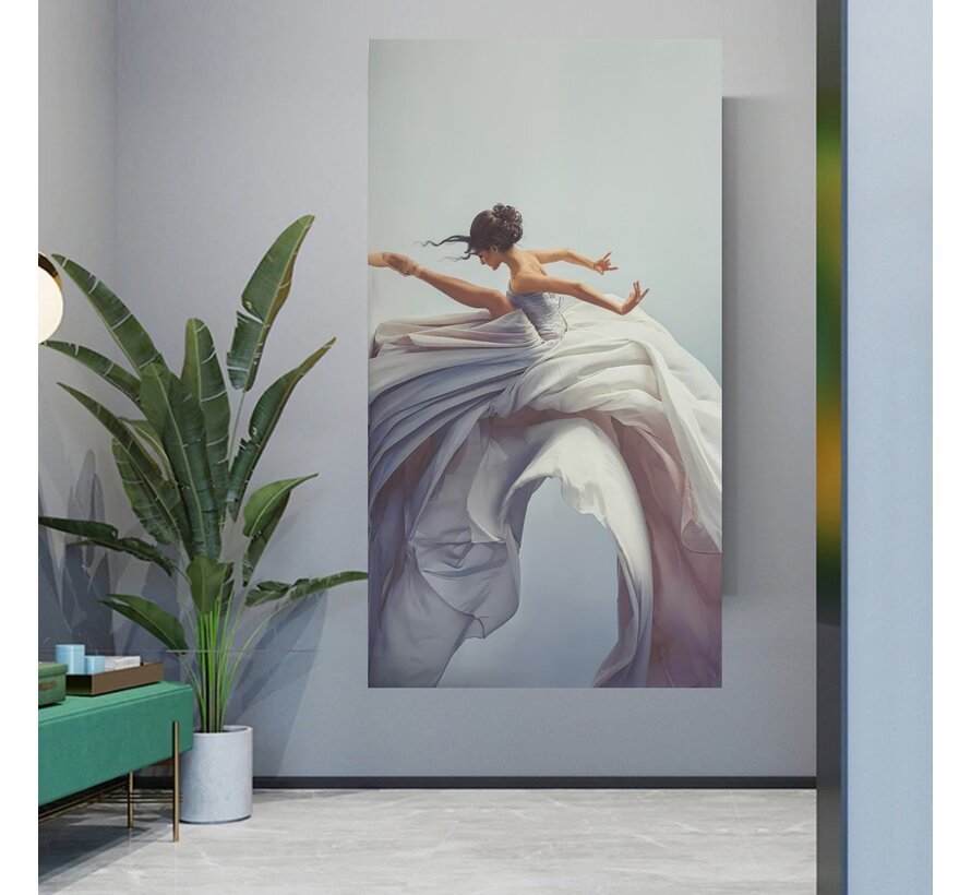 Allernieuwste.nl® Canvas Schilderij Ballerina Sprong met Zwierende Jurk – 70 x 125 cm – Elegante Muurdecoratie – Wanddecoratie