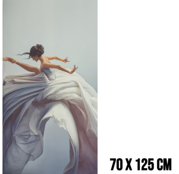Allernieuwste.nl Canvas Schilderij Ballerina Sprong met Zwierende Jurk – 70 x 125 cm