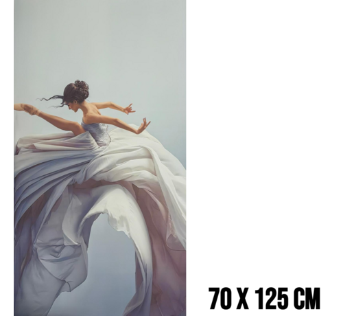 Allernieuwste.nl Allernieuwste.nl® Canvas Schilderij Ballerina Sprong met Zwierende Jurk – 70 x 125 cm – Elegante Muurdecoratie – Wanddecoratie