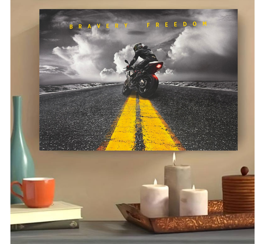 Allernieuwste.nl® Canvas Schilderij Motorrijder “Bravery Freedom” - 50 x 70 cm – Stoere Motor Muurdecoratie - Wanddecoratie